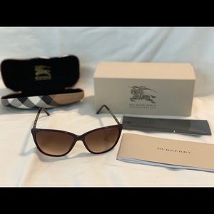 NWT Never Worn Burberry Sunglasses
